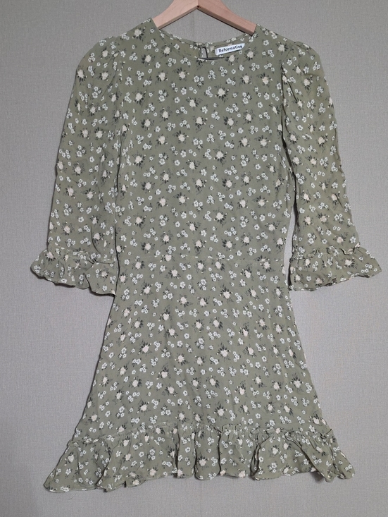 Reformation Dresses & Skirts - Reformation Doutzen Sage Green Floral Ruffle Dress